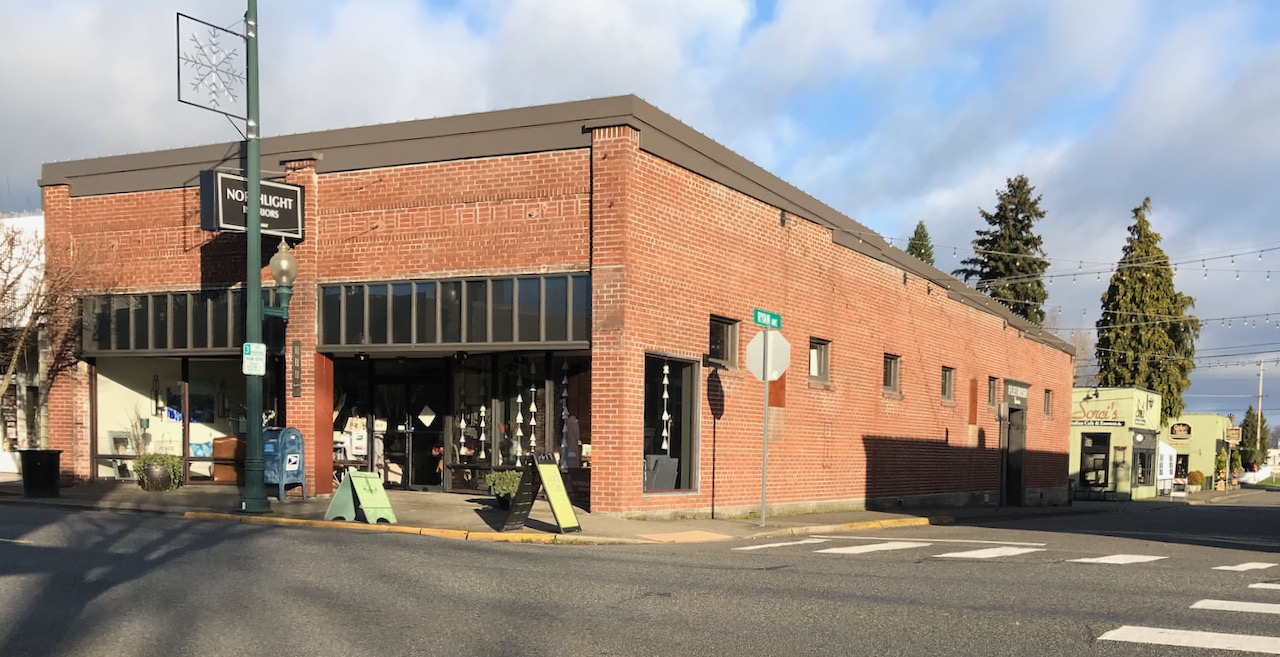 Walking Main....1119 Main Street, Sumner Washington Clio